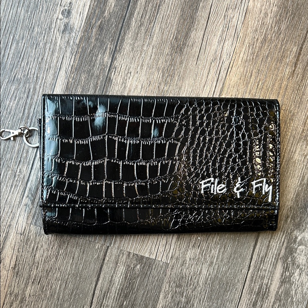 EUC Miamica File & Fly Black Travel Clutch